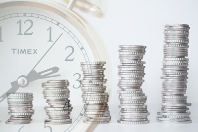 Etf è l’acronimo di Exchange traded funds. Sono dei fondi comuni e sono negoziati su Borsa italiana e possono essere comprati e venduti come azioni.